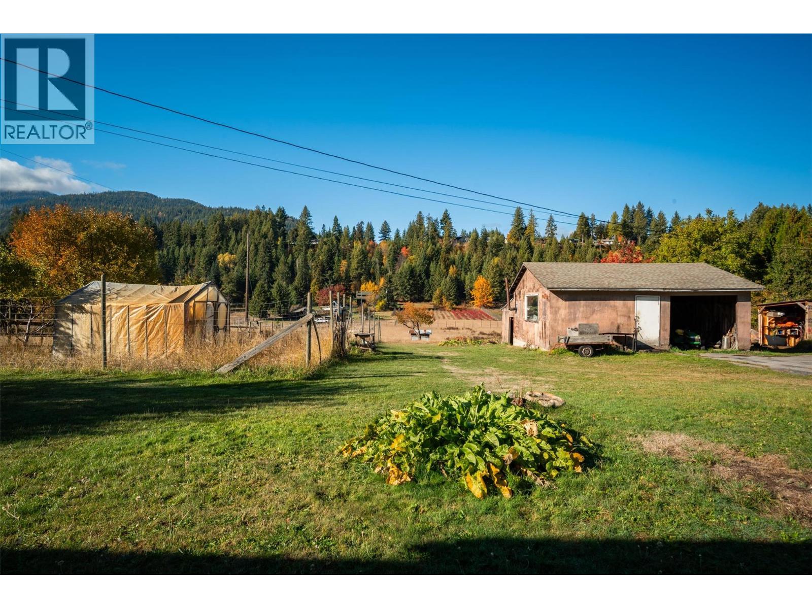 2697 SHOREACRES Road, Castlegar