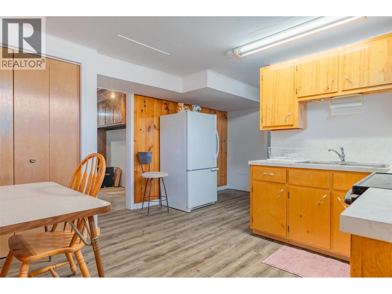 2697 SHOREACRES Road, Castlegar