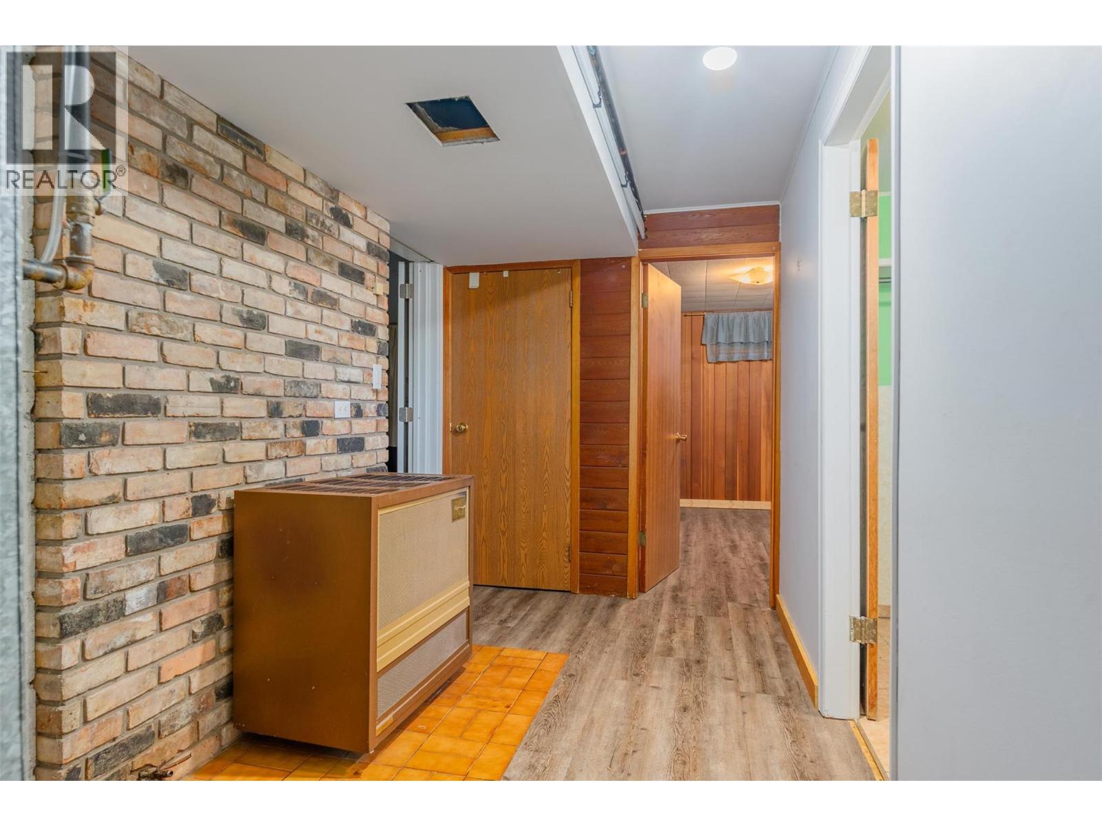 2697 SHOREACRES Road, Castlegar