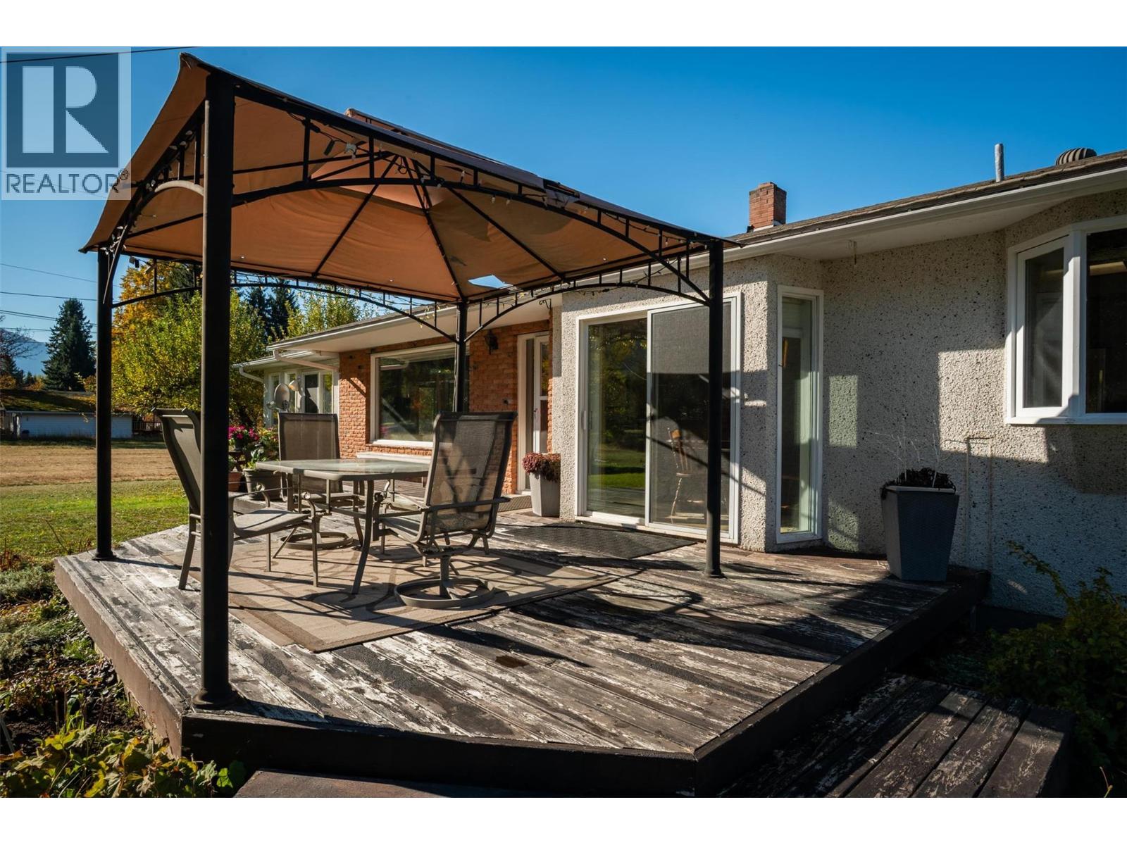 2697 SHOREACRES Road, Castlegar