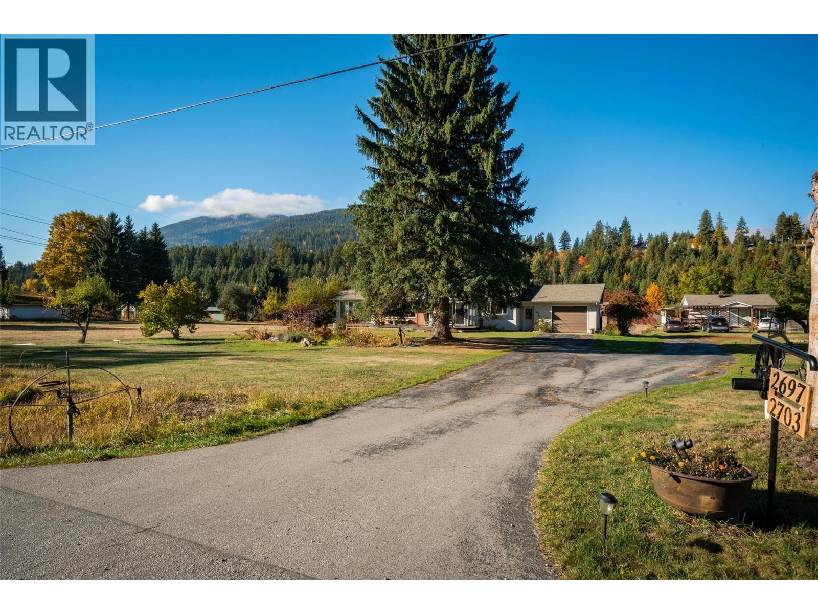 2697 SHOREACRES Road, Castlegar