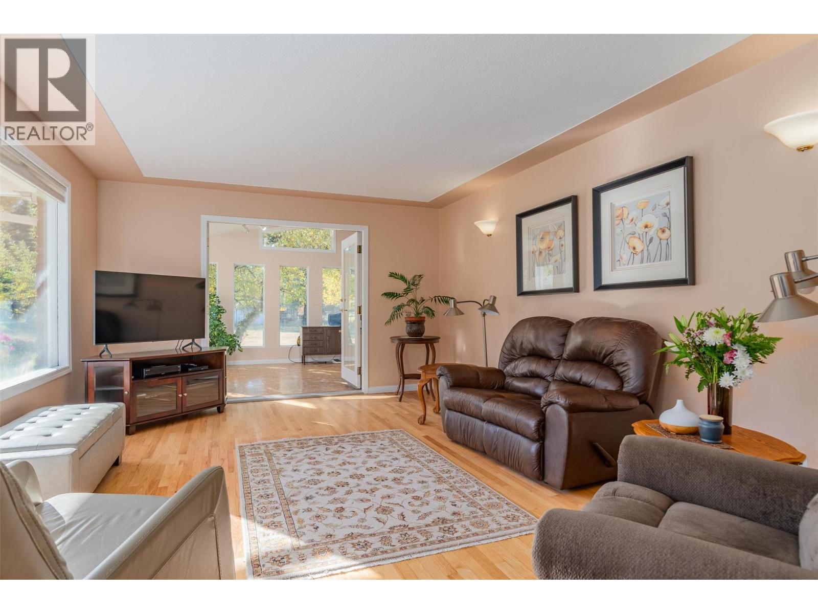 2697 SHOREACRES Road, Castlegar