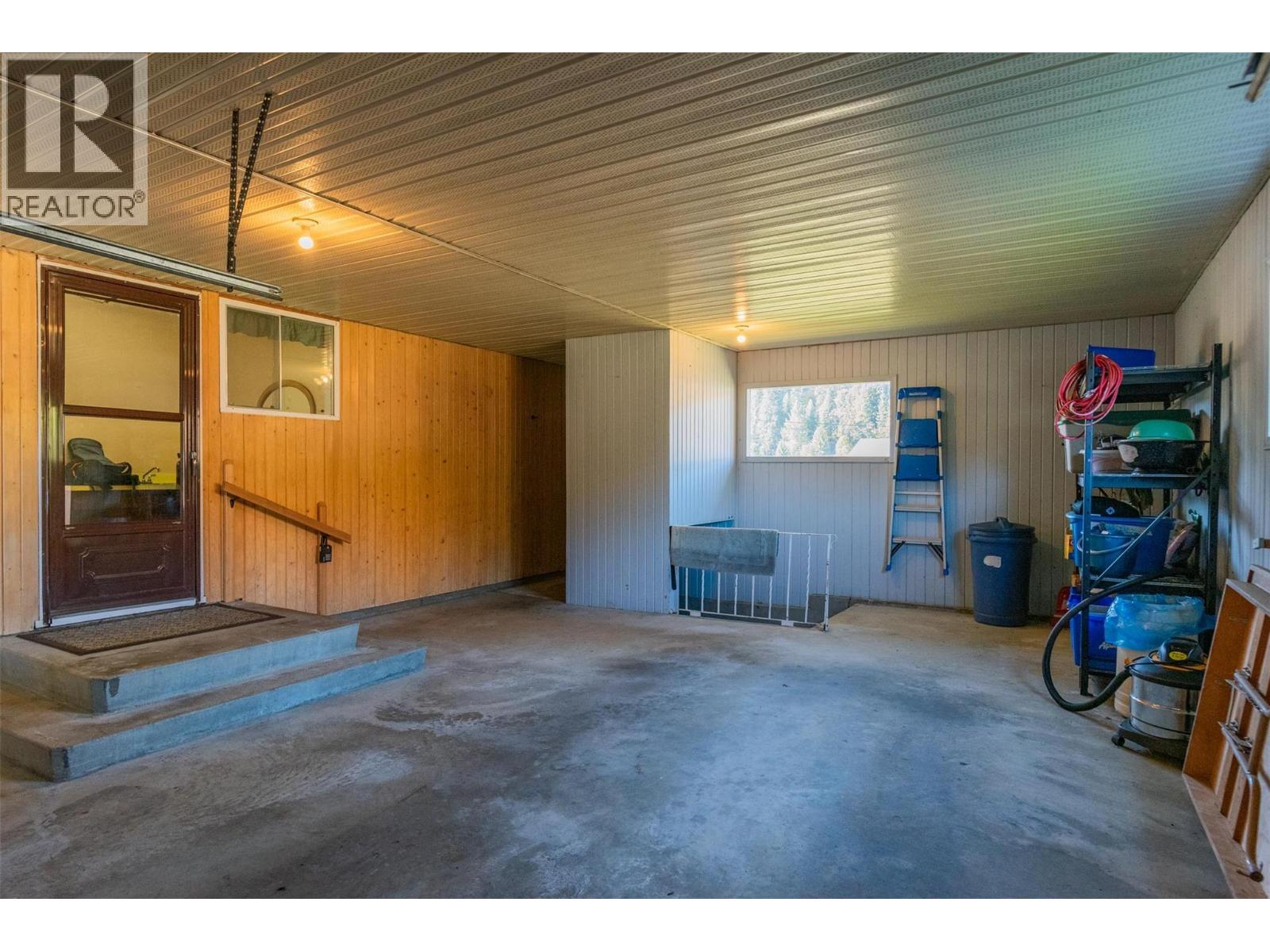 2697 SHOREACRES Road, Castlegar