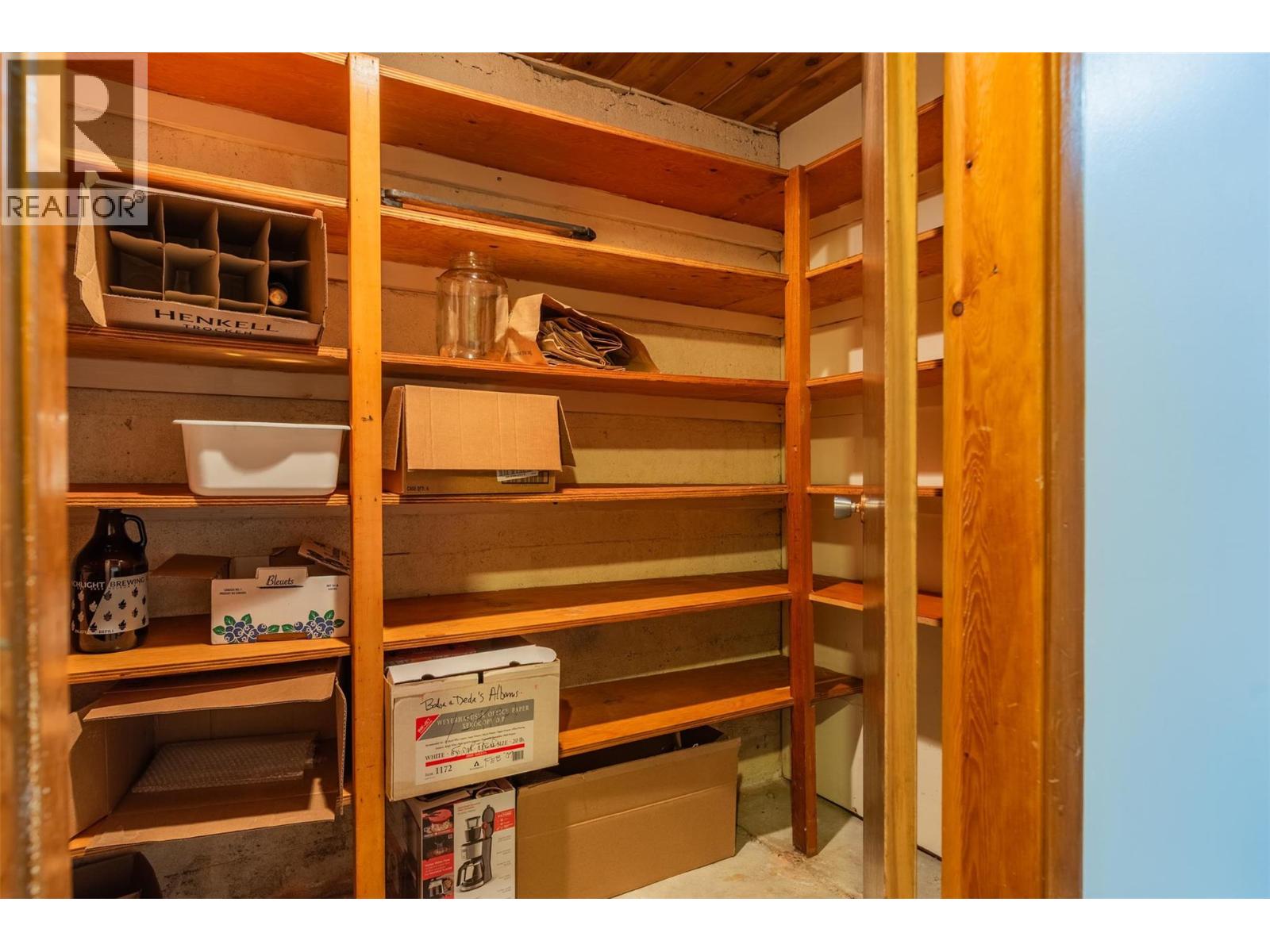 2697 SHOREACRES Road, Castlegar