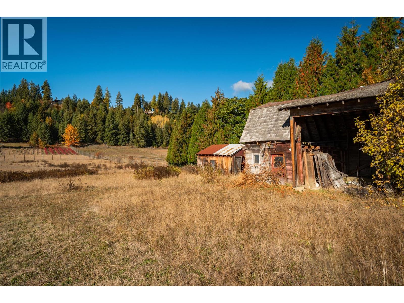 2697 SHOREACRES Road, Castlegar