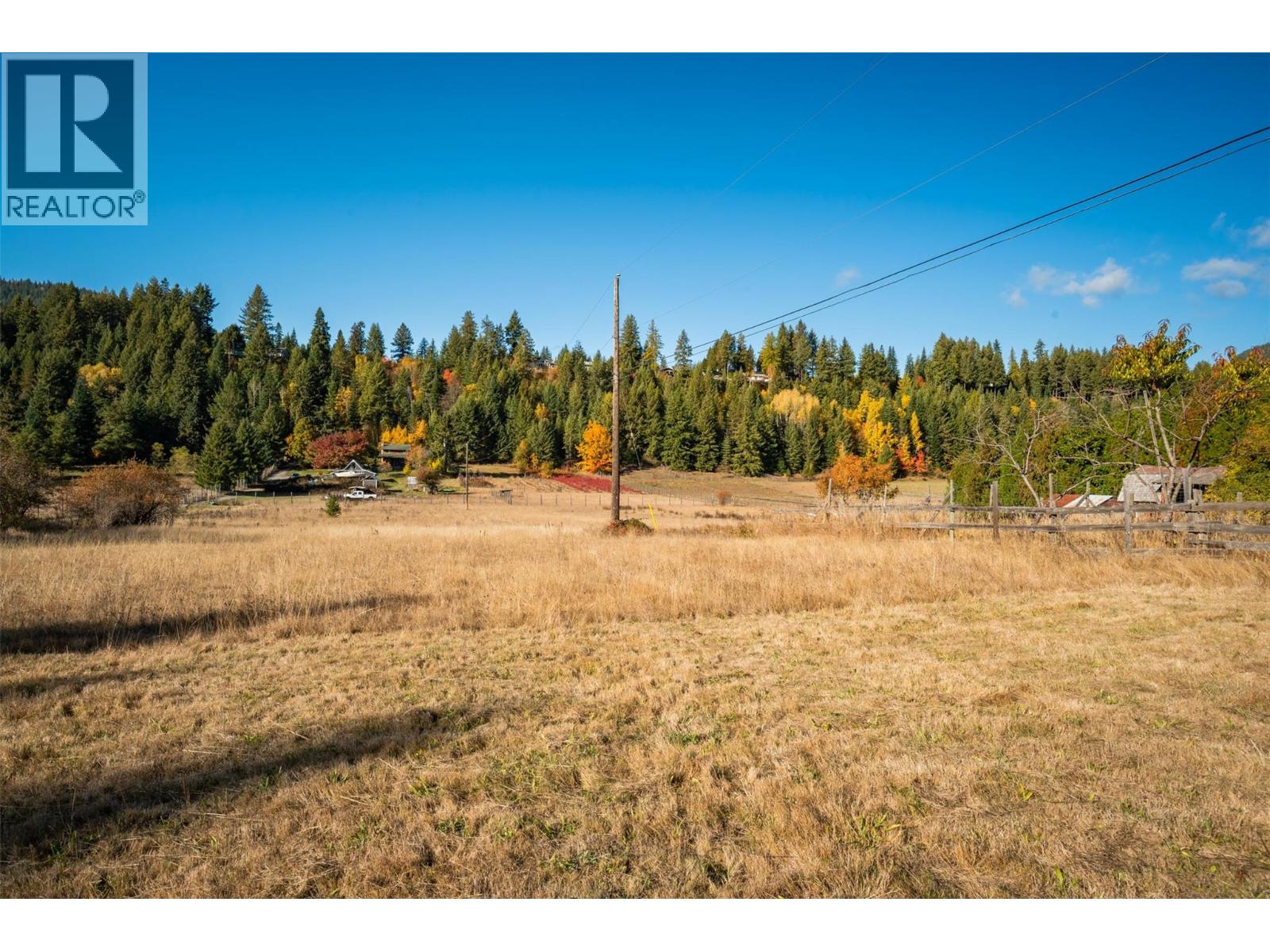 2697 SHOREACRES Road, Castlegar