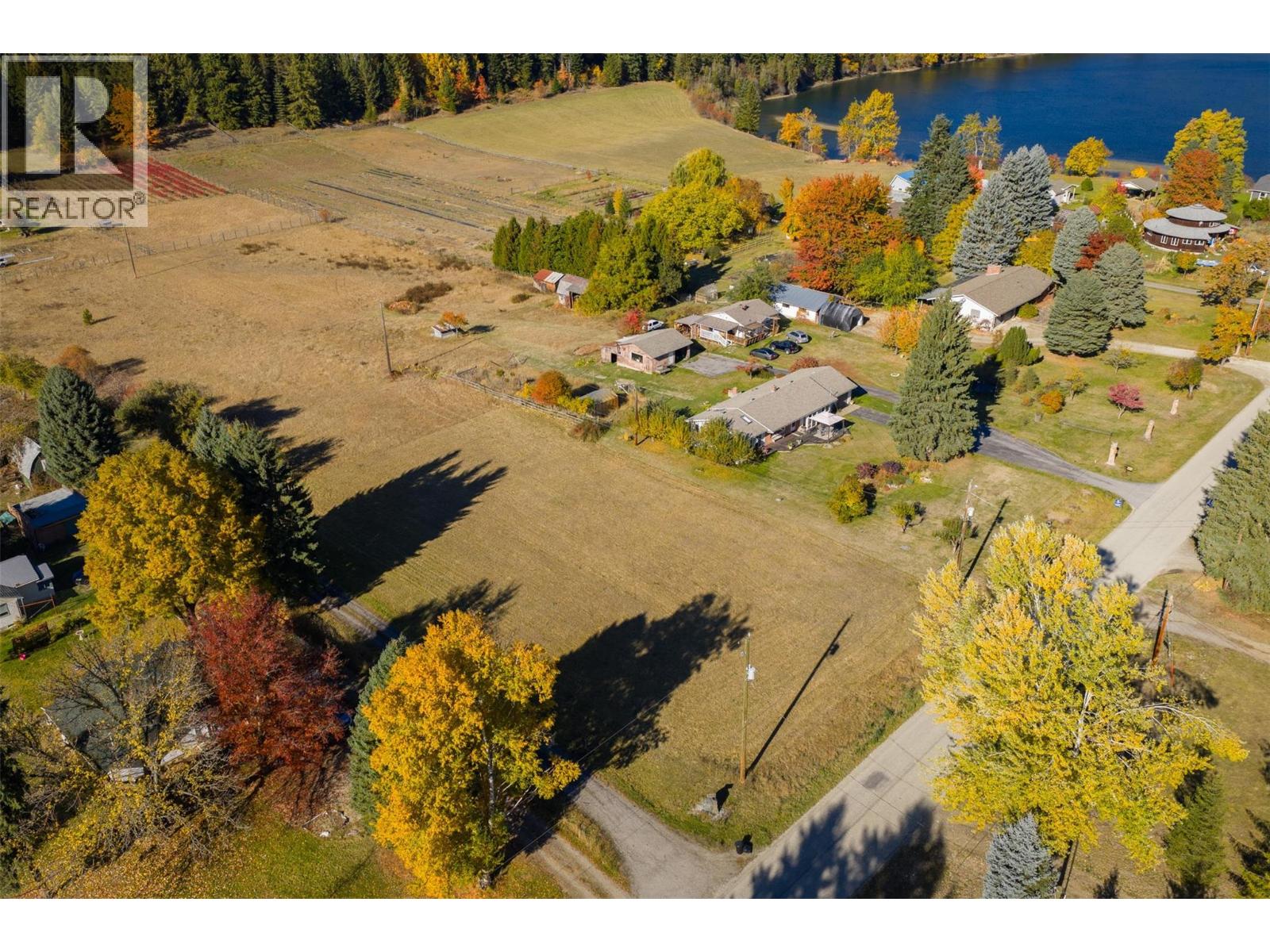 2697 SHOREACRES Road, Castlegar
