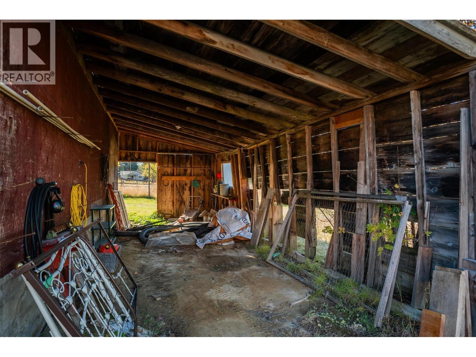 2697 SHOREACRES Road, Castlegar