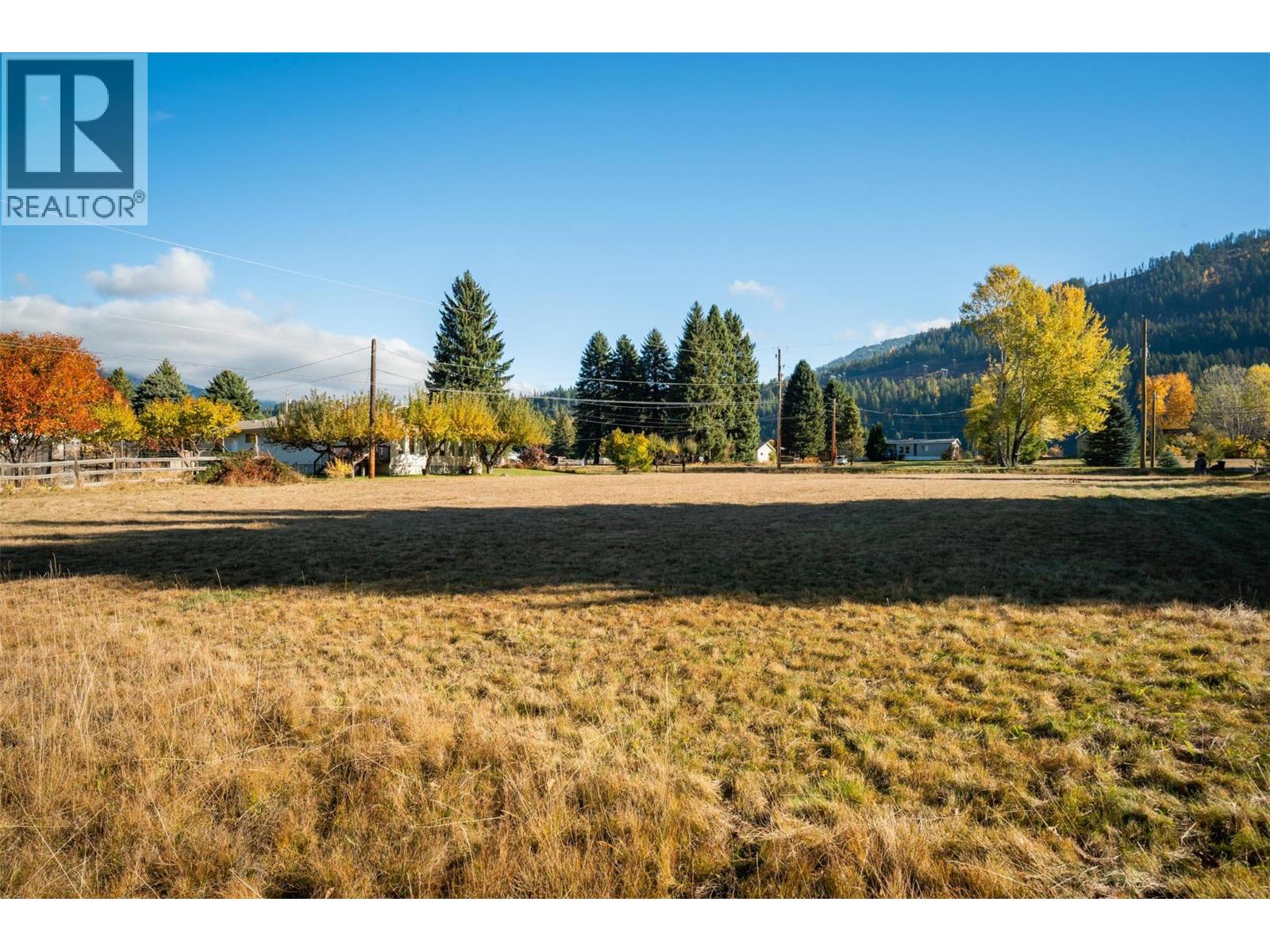 2697 SHOREACRES Road, Castlegar