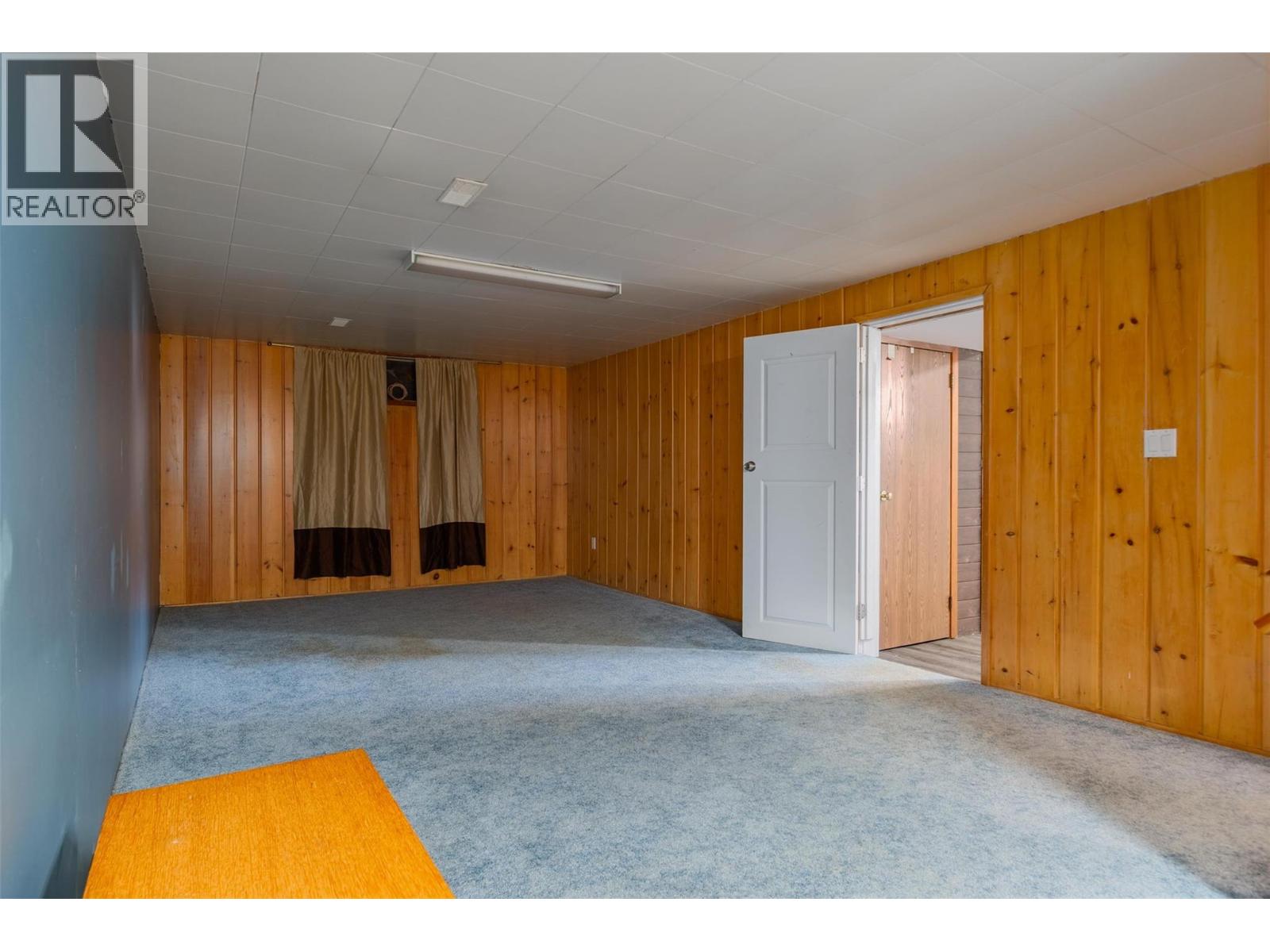 2697 SHOREACRES Road, Castlegar