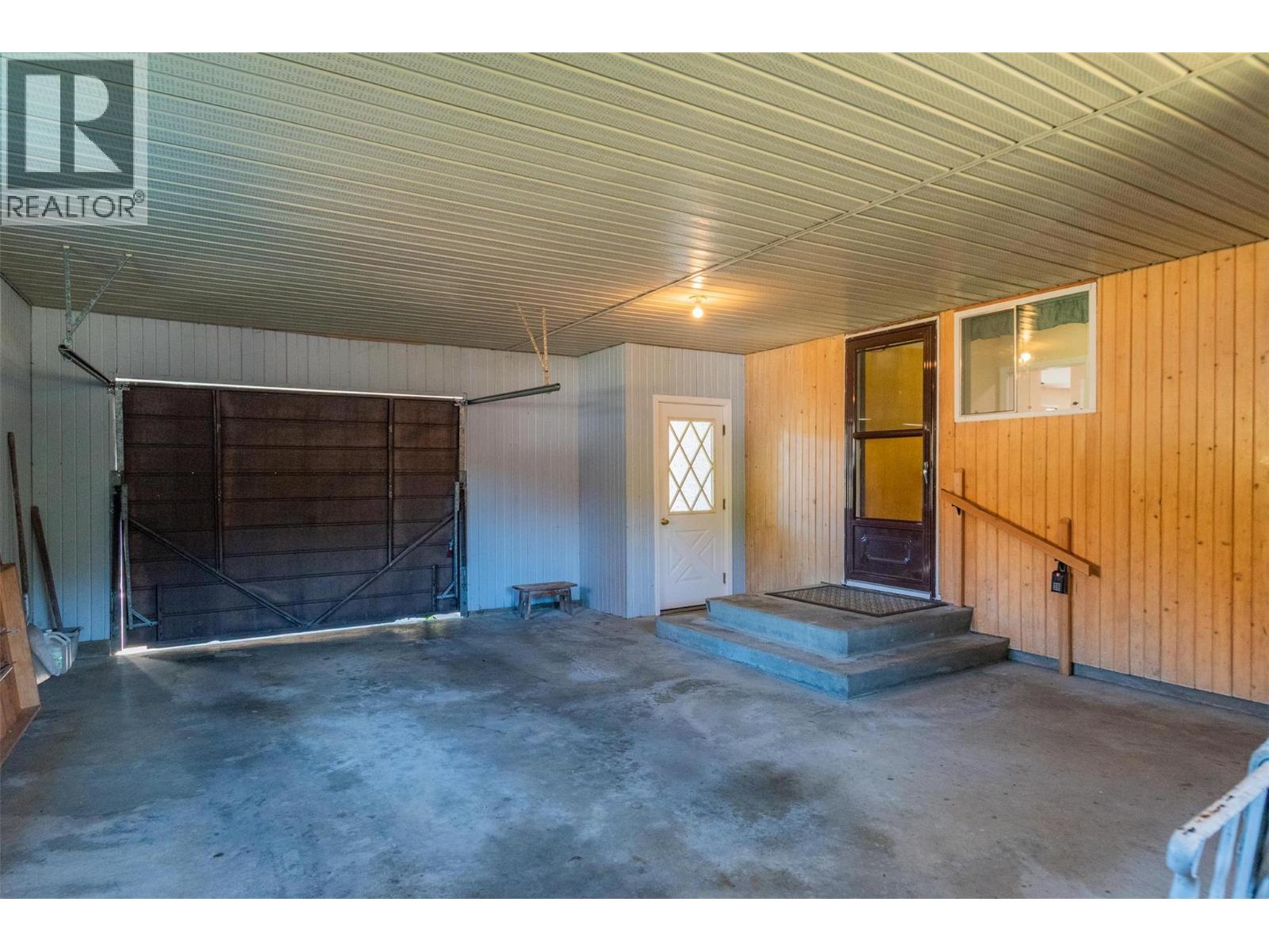 2697 SHOREACRES Road, Castlegar