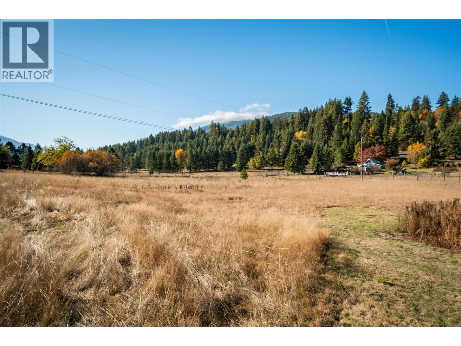 2697 SHOREACRES Road, Castlegar