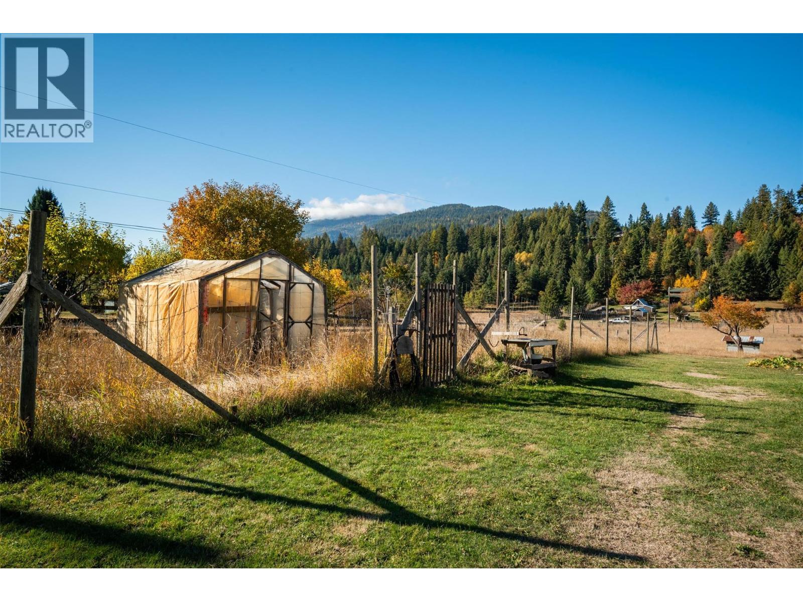 2697 SHOREACRES Road, Castlegar