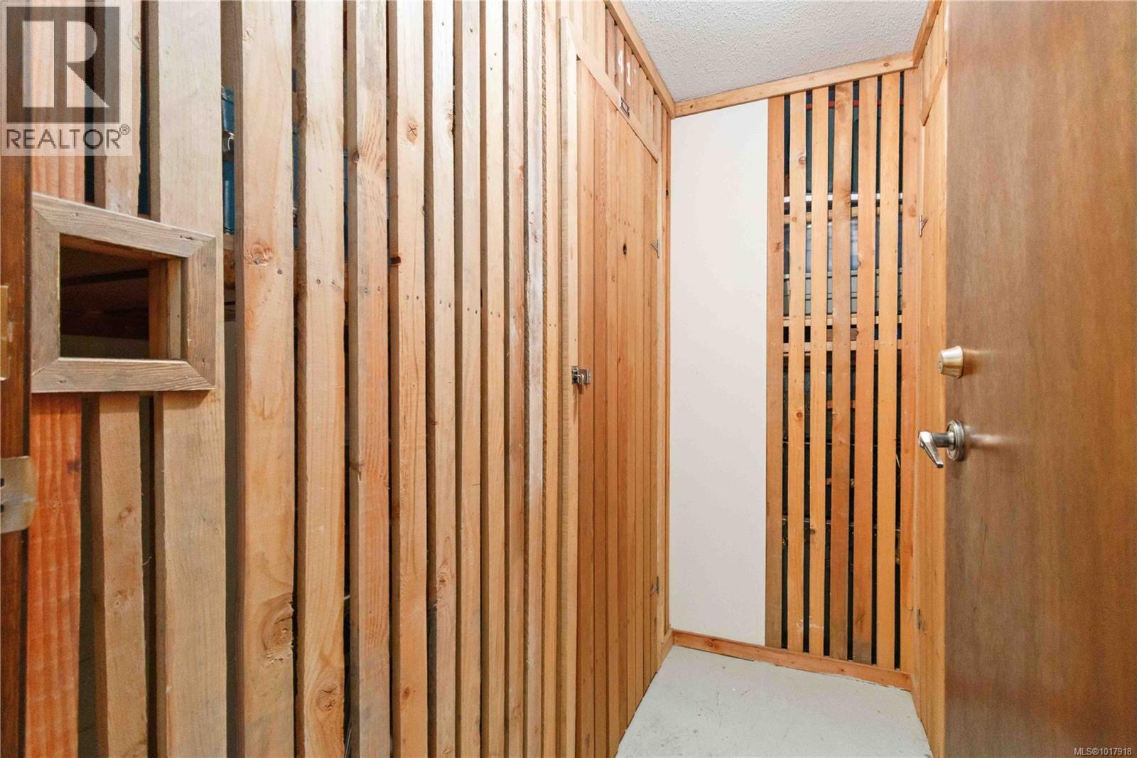 401 190 Gorge Road West, Saanich