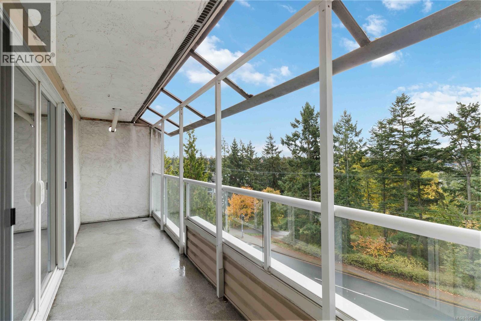 401 190 Gorge Road West, Saanich