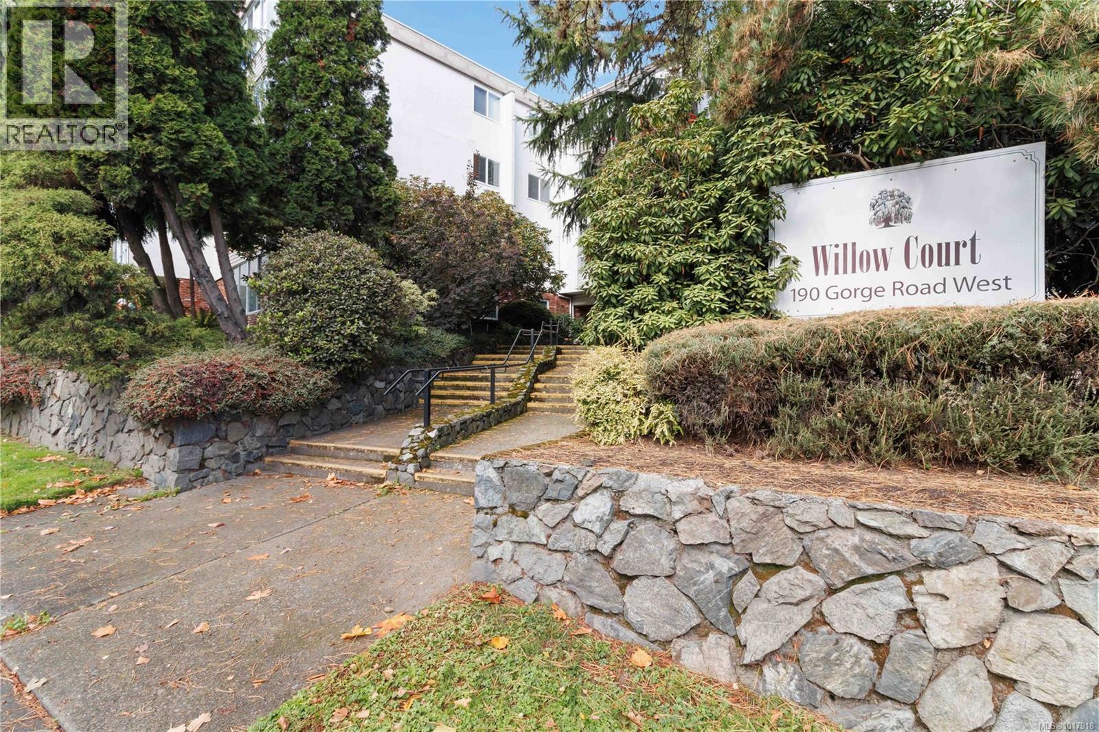 401 190 Gorge Road West, Saanich