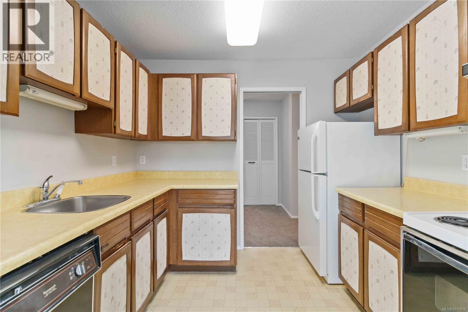 401 190 Gorge Road West, Saanich