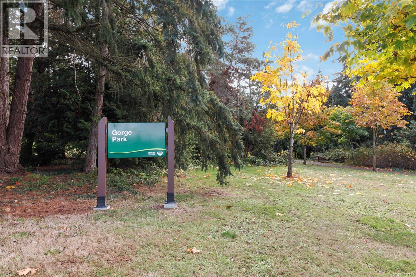 401 190 Gorge Road West, Saanich