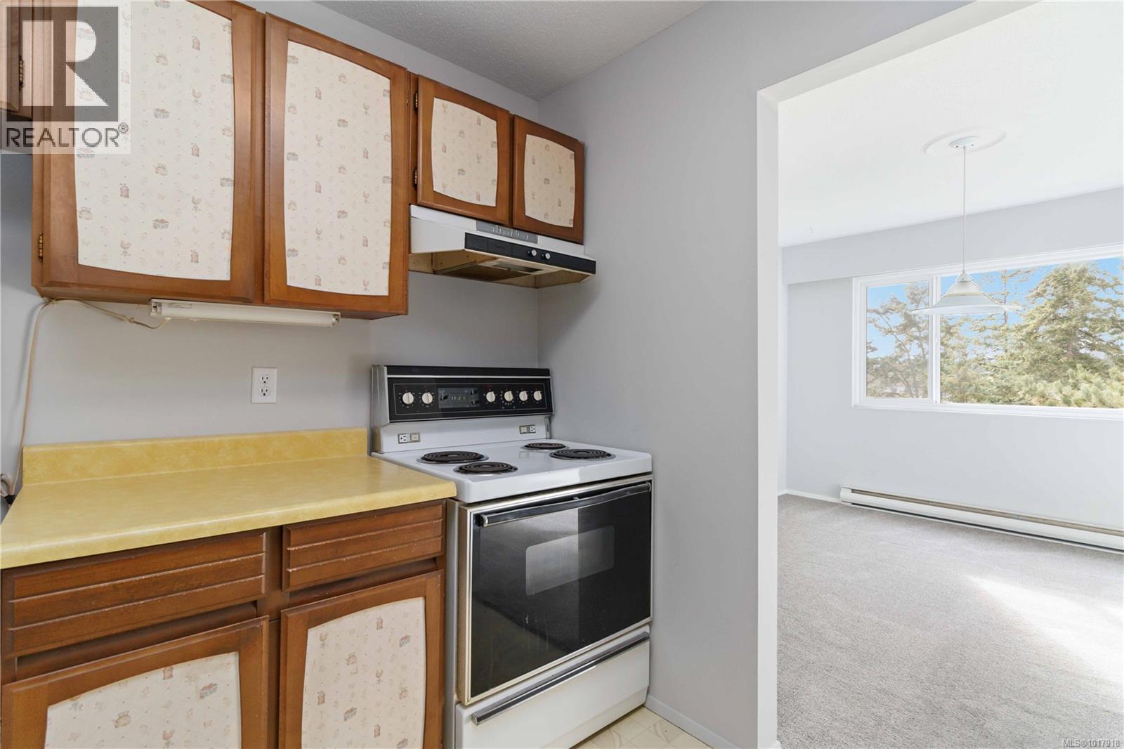 401 190 Gorge Road West, Saanich