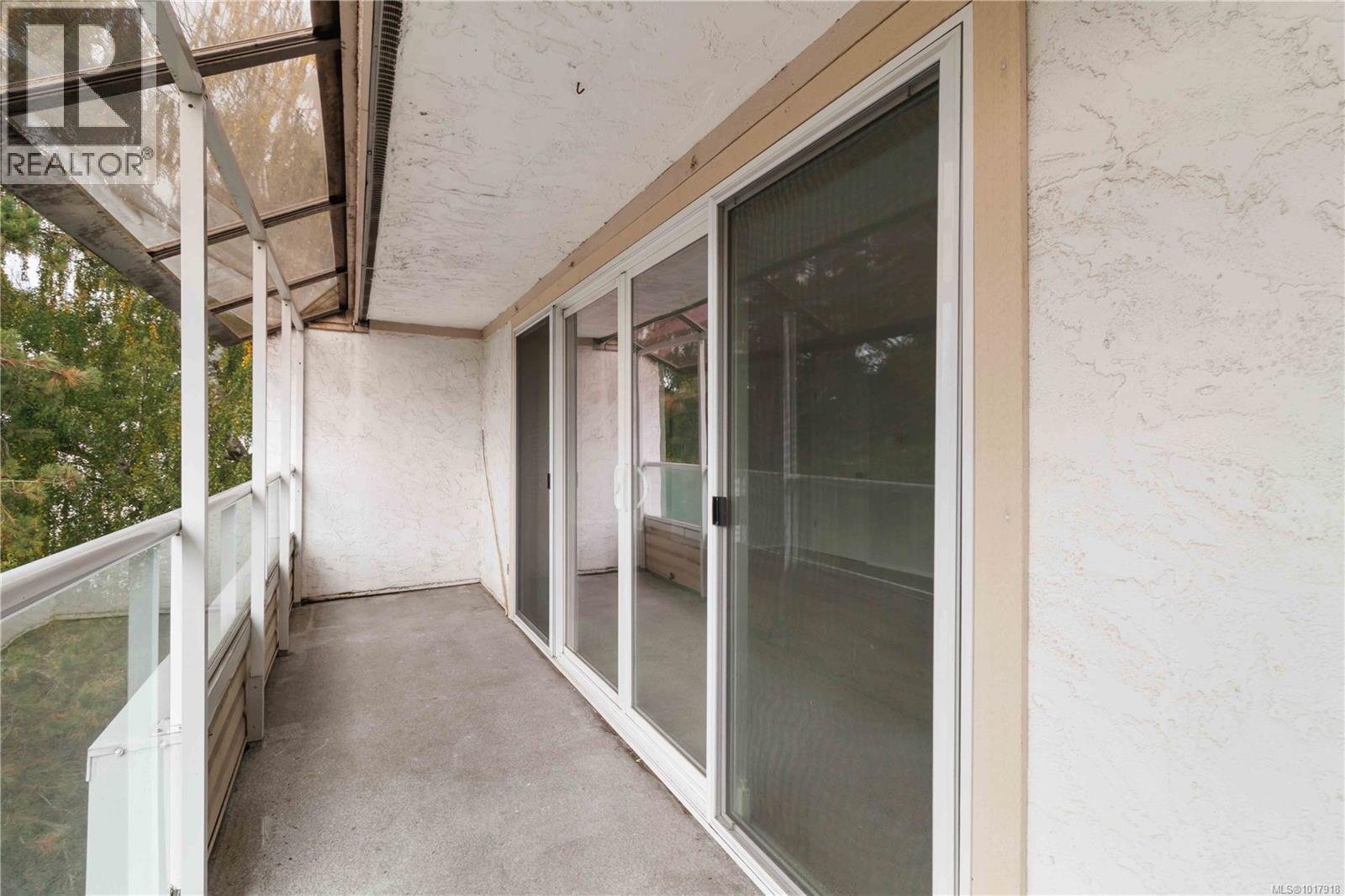 401 190 Gorge Road West, Saanich