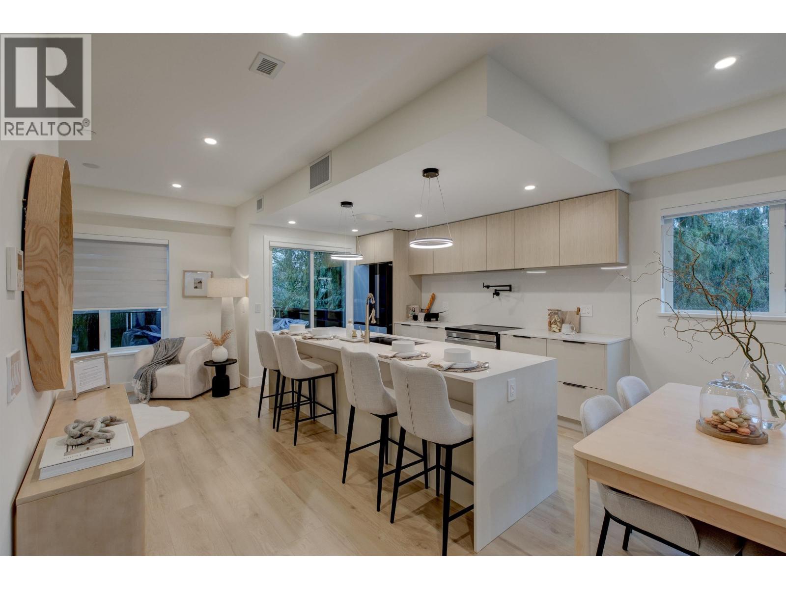 5 339 KEARY STREET, New Westminster