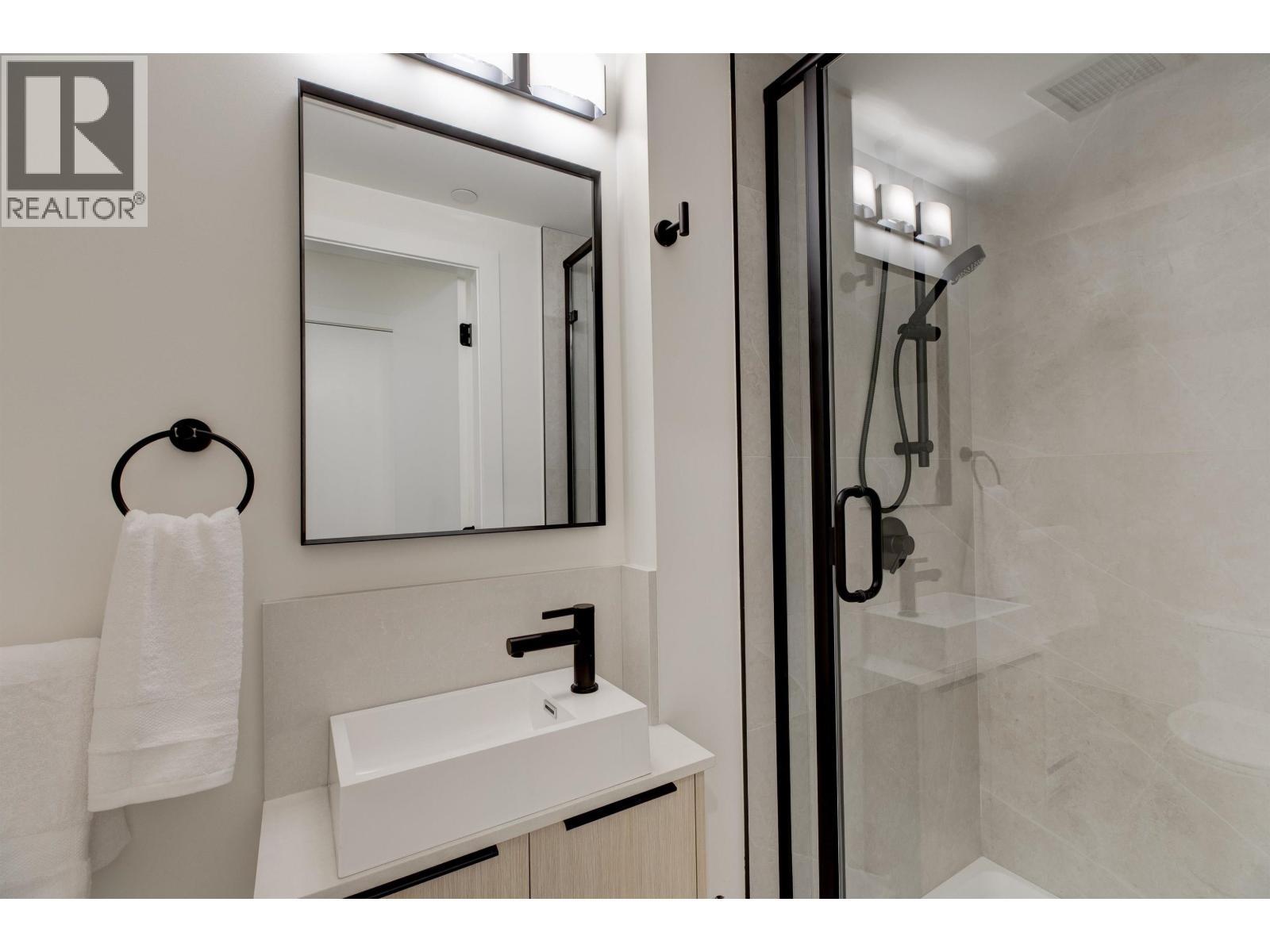 5 339 KEARY STREET, New Westminster