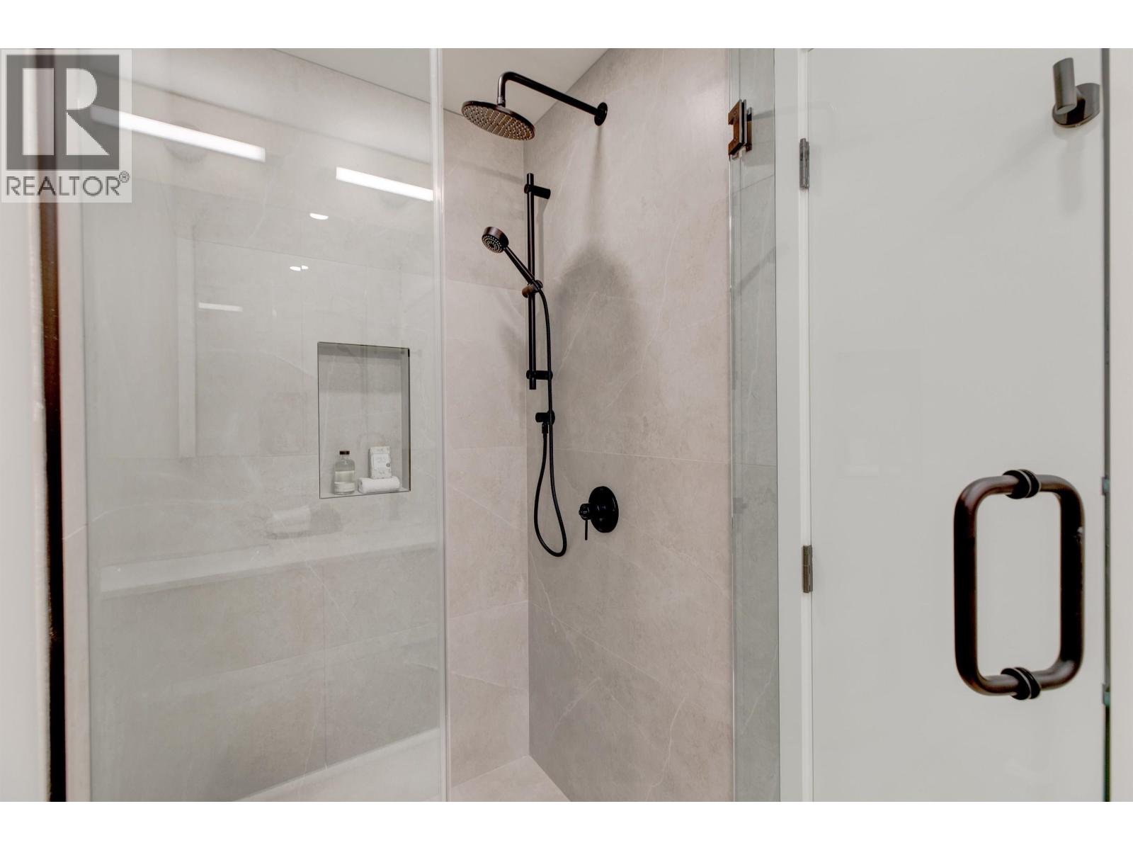 5 339 KEARY STREET, New Westminster