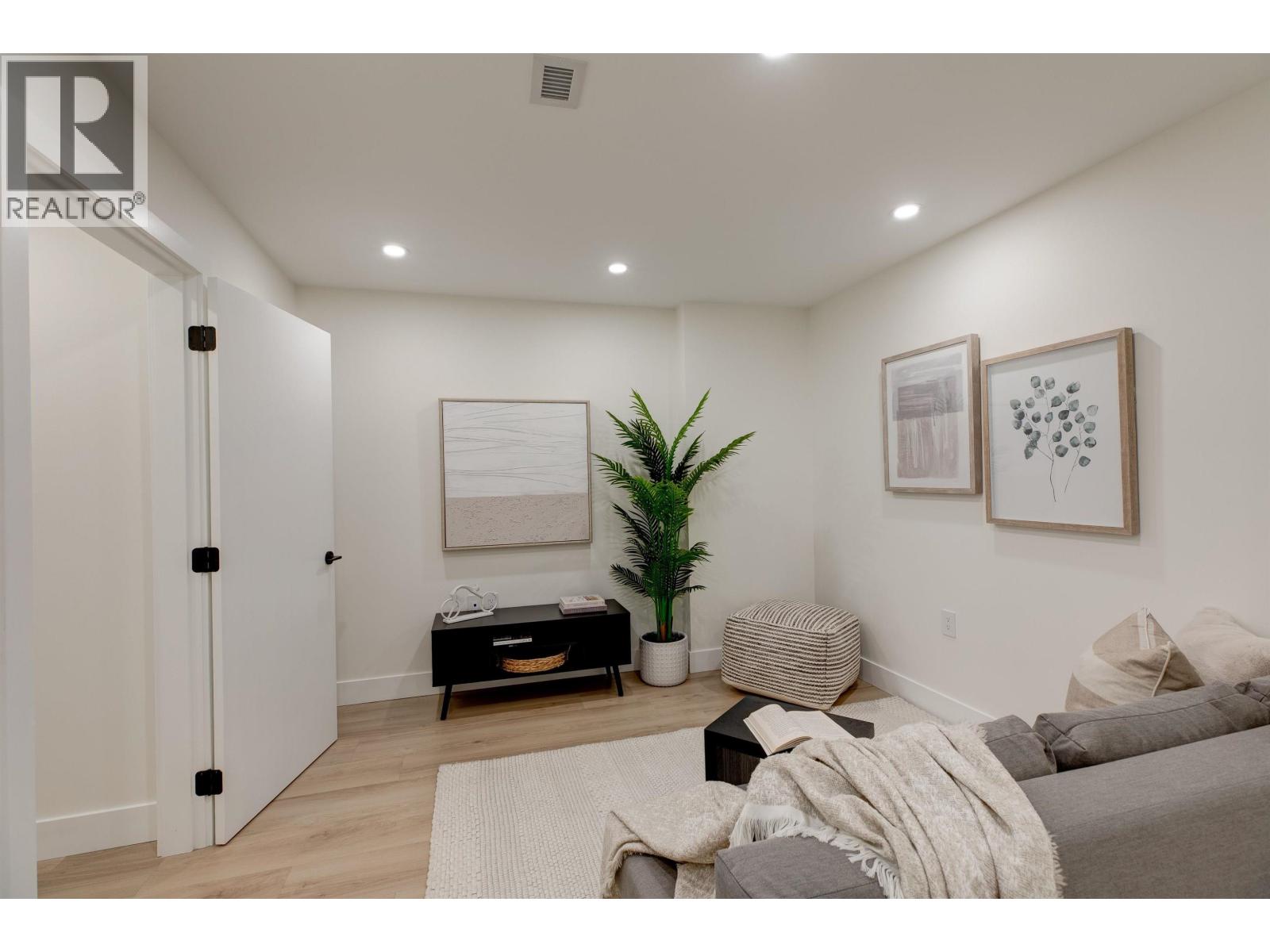 5 339 KEARY STREET, New Westminster