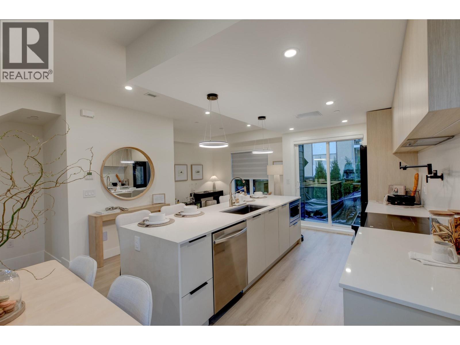 5 339 KEARY STREET, New Westminster