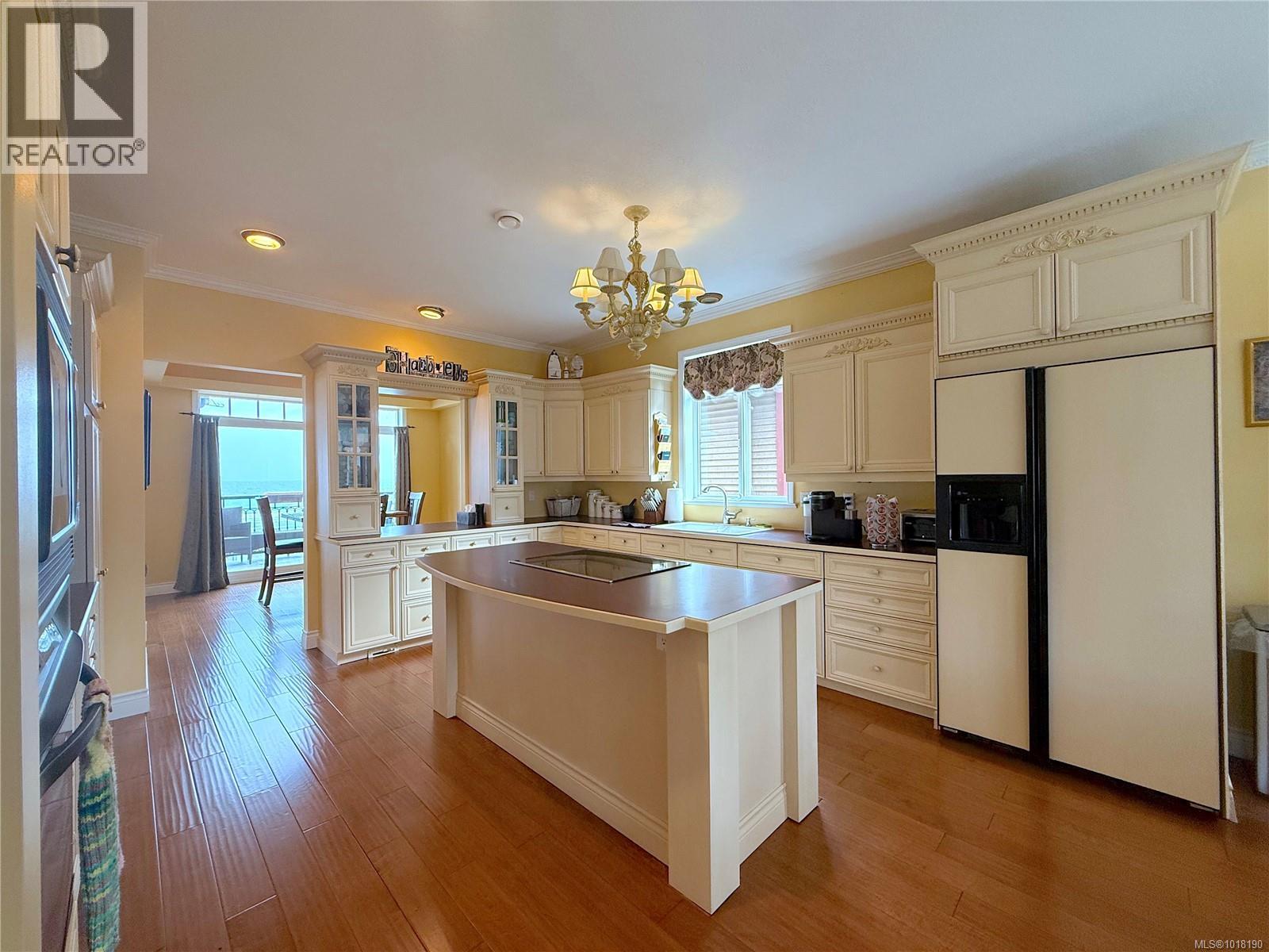 3264 ISLAND HWY S - 2