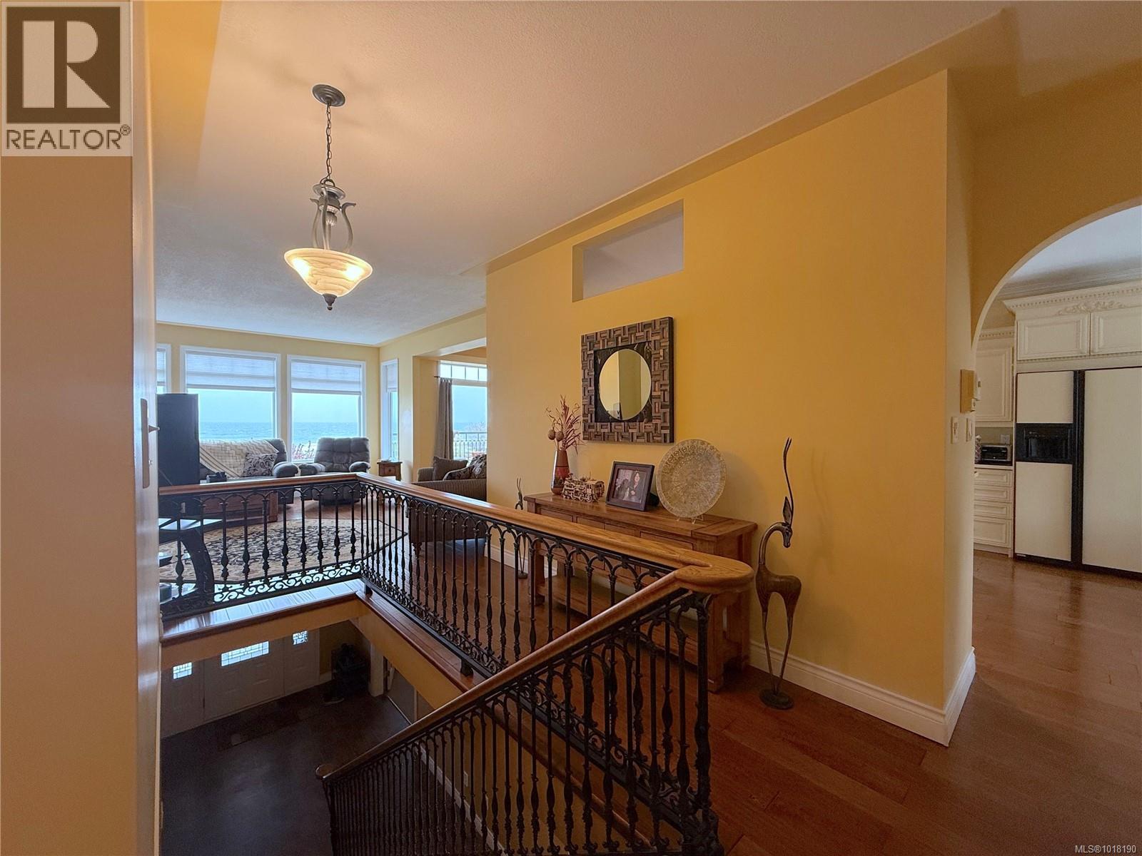 3264 ISLAND HWY S - 24