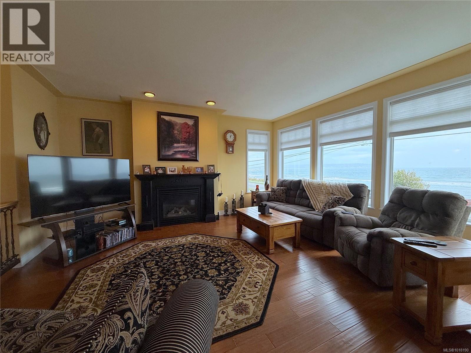 3264 ISLAND HWY S - 3