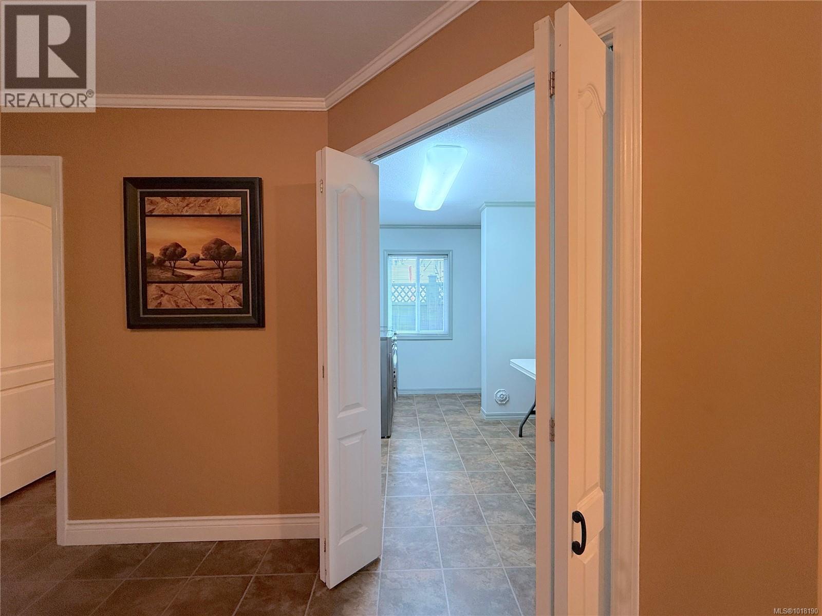 3264 ISLAND HWY S - 37