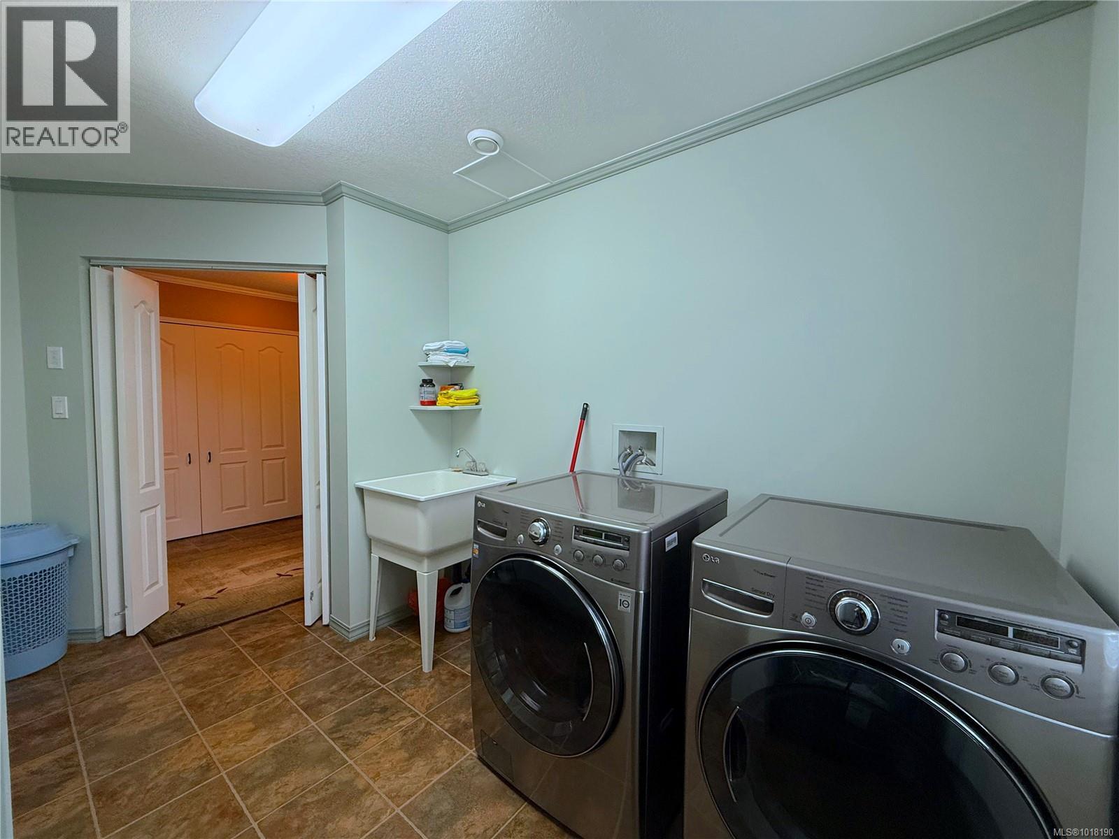 3264 ISLAND HWY S - 38