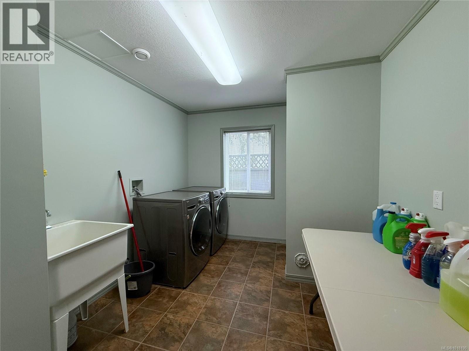 3264 ISLAND HWY S - 39