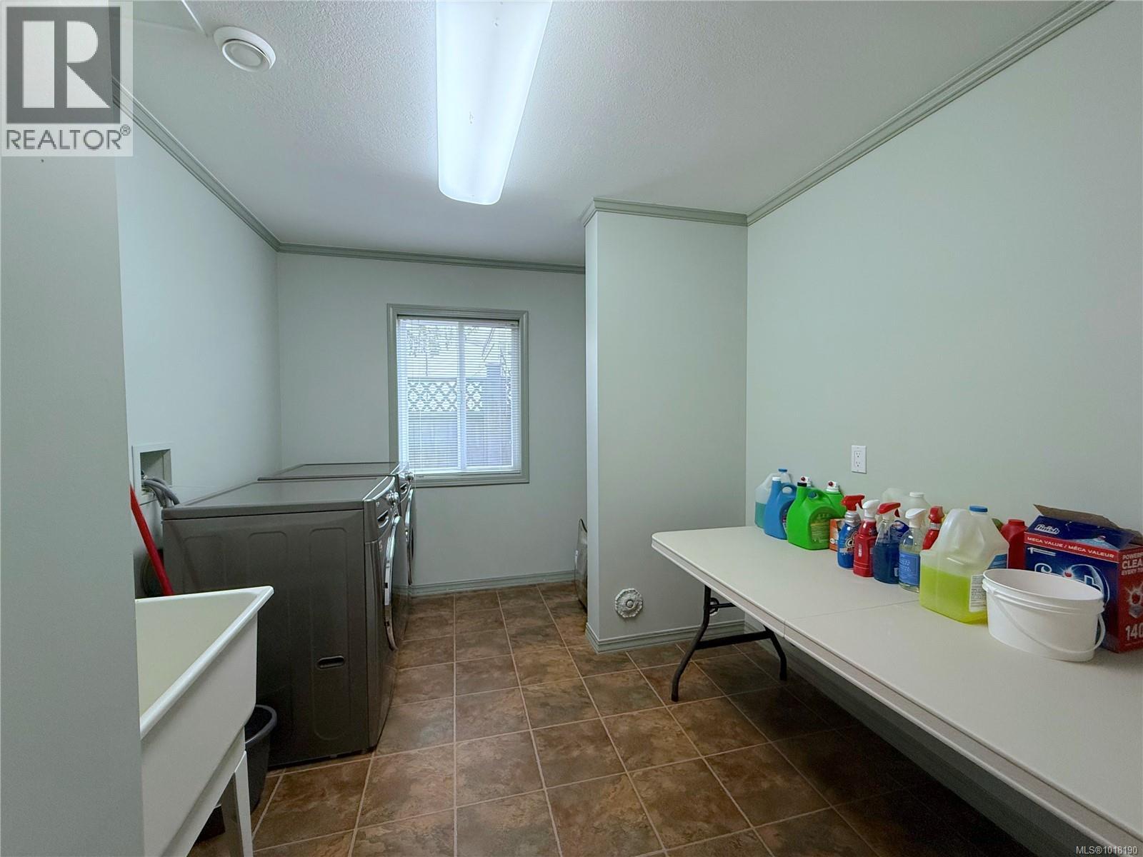 3264 ISLAND HWY S - 40