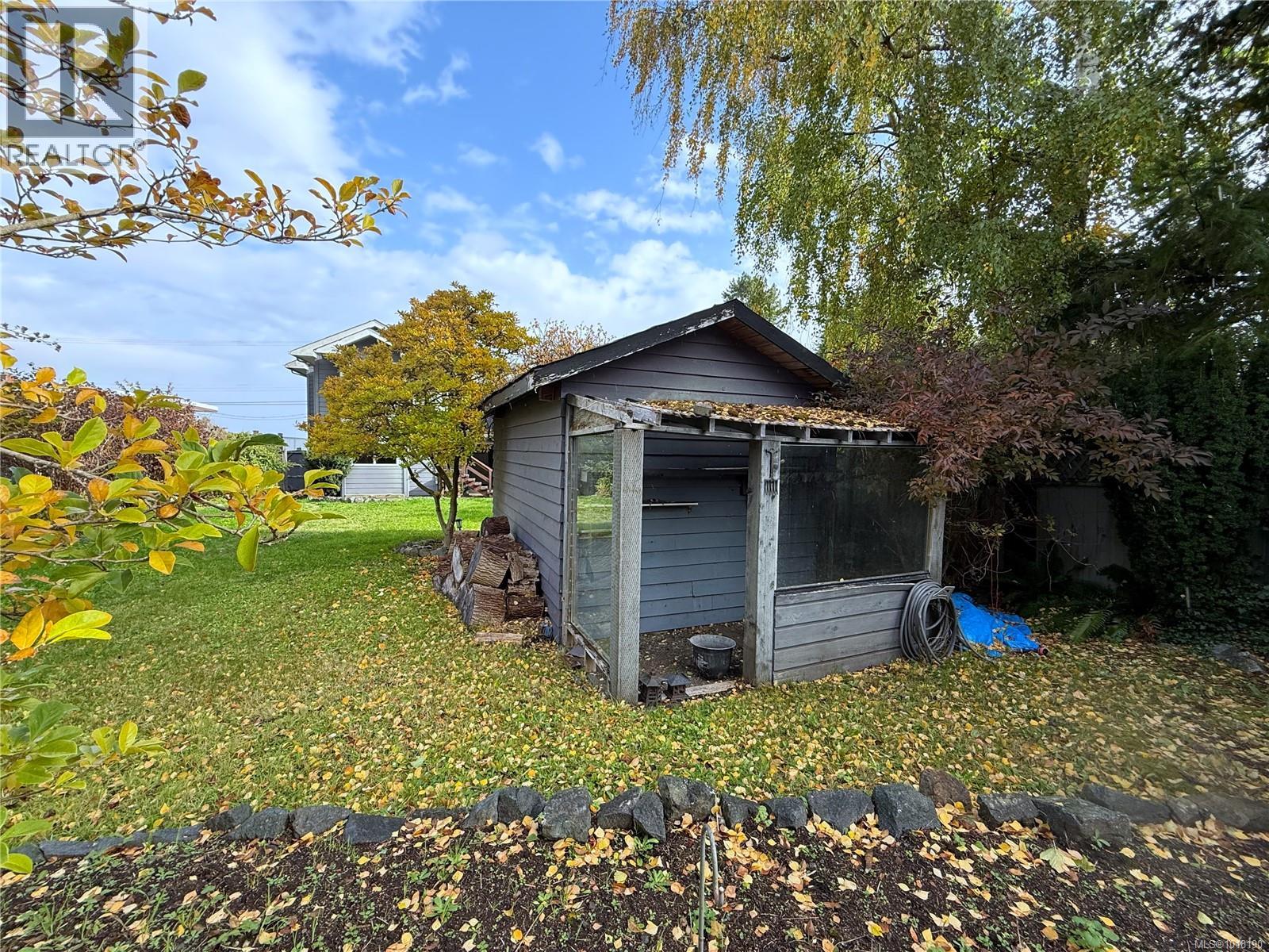 3264 ISLAND HWY S - 47