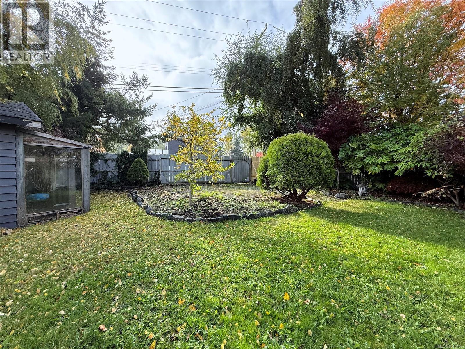 3264 ISLAND HWY S - 48