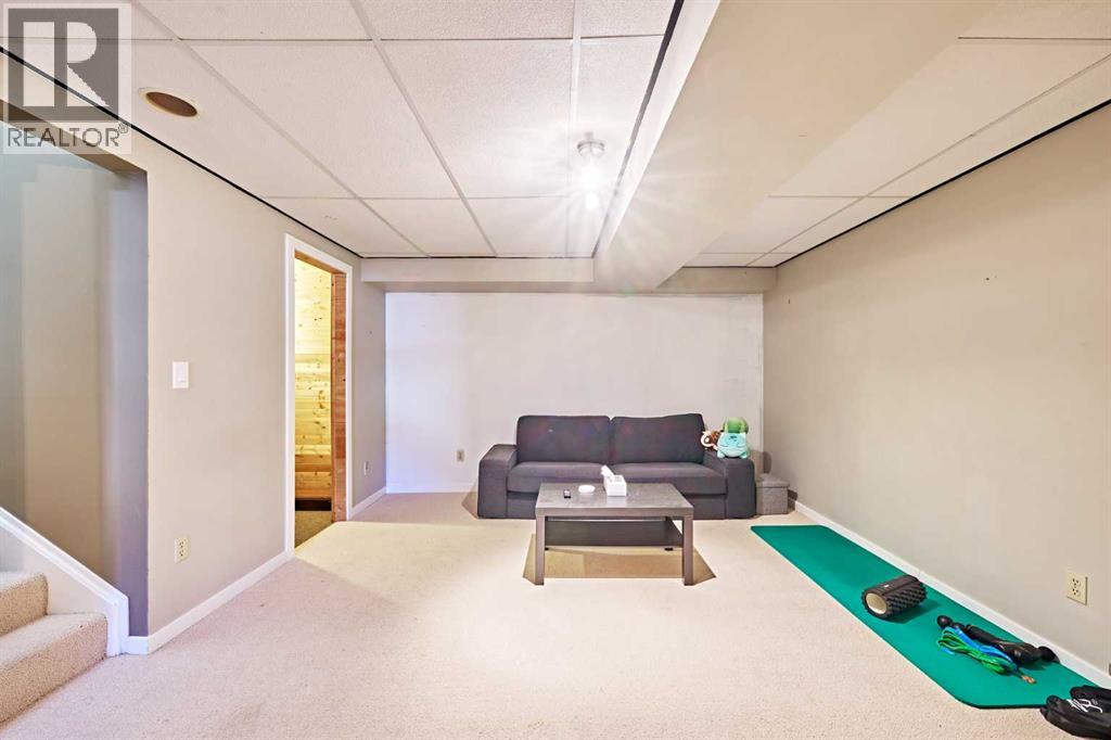 8414 Berwick Road NW, Calgary, Alberta