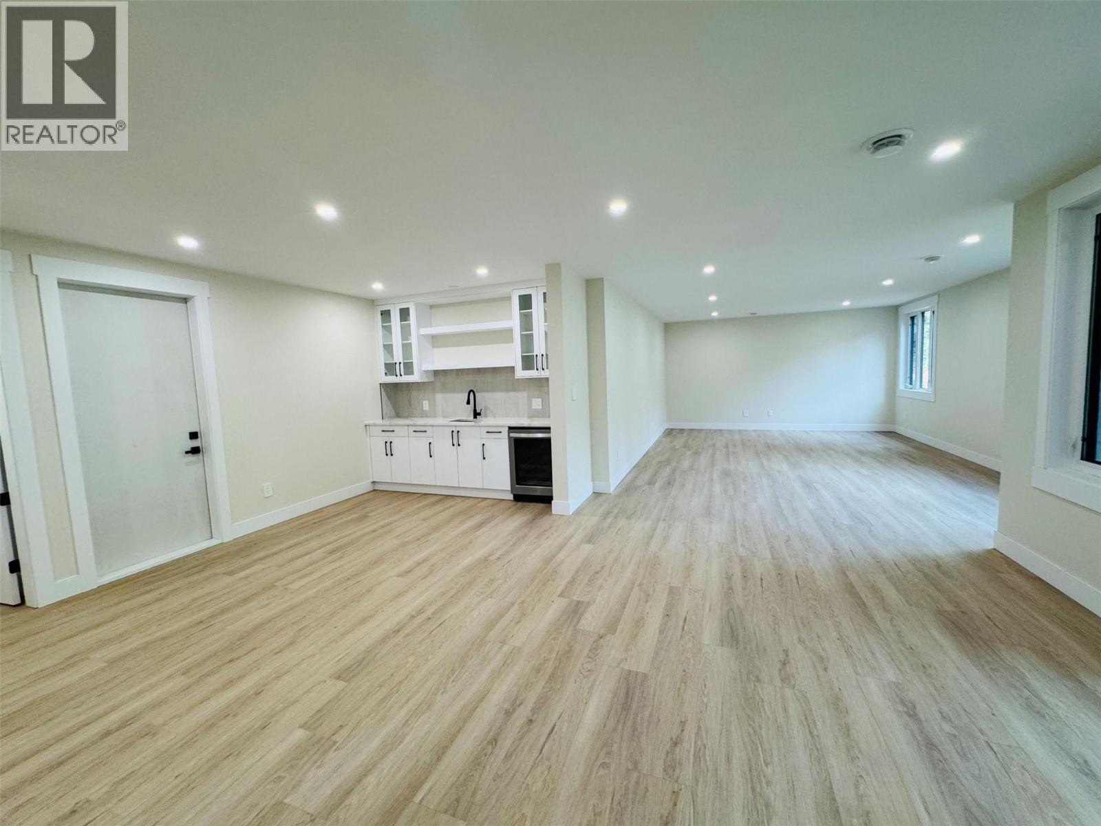 245 PROSPECT DRIVE - 32