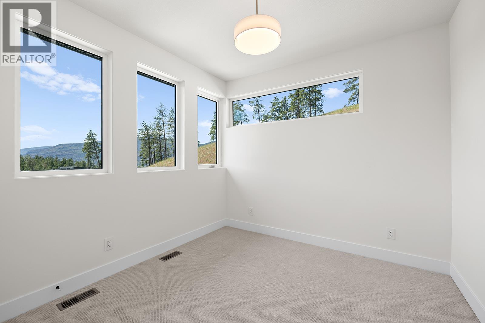  3462 Hilltown Close, Kelowna