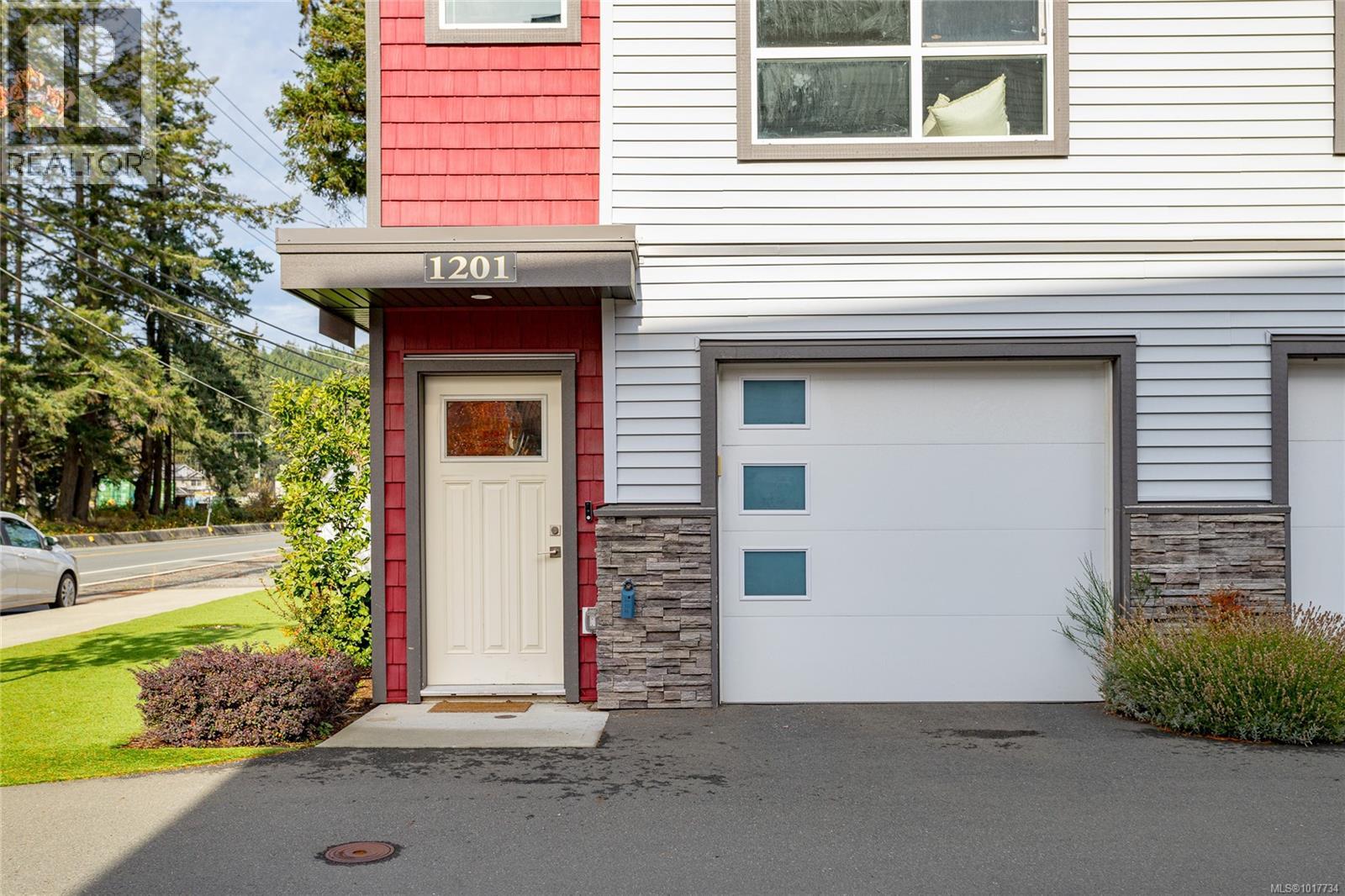 #1201 3351 LUXTON RD - 5