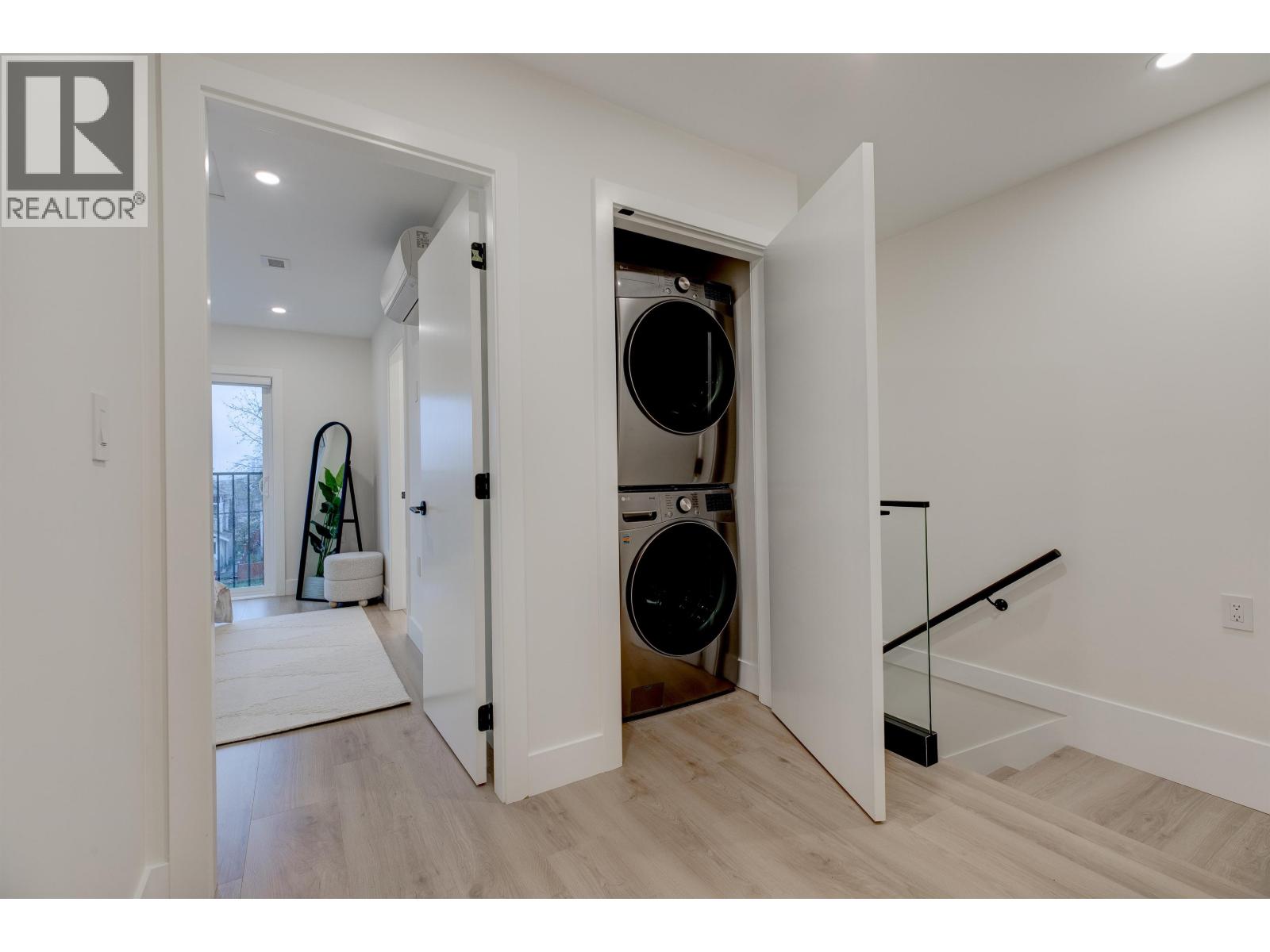 2 339 KEARY STREET, New Westminster