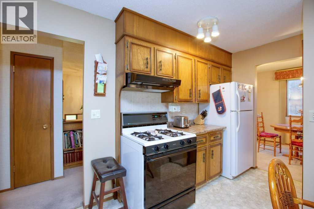 Single Family House Bi-level for Sale in  Silverthorn Way NW Silver Springs Calgary 