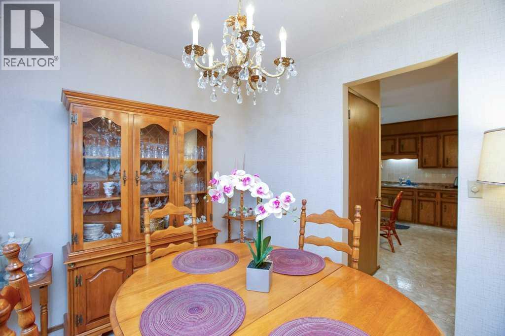 Single Family House Bi-level for Sale in  Silverthorn Way NW Silver Springs Calgary 