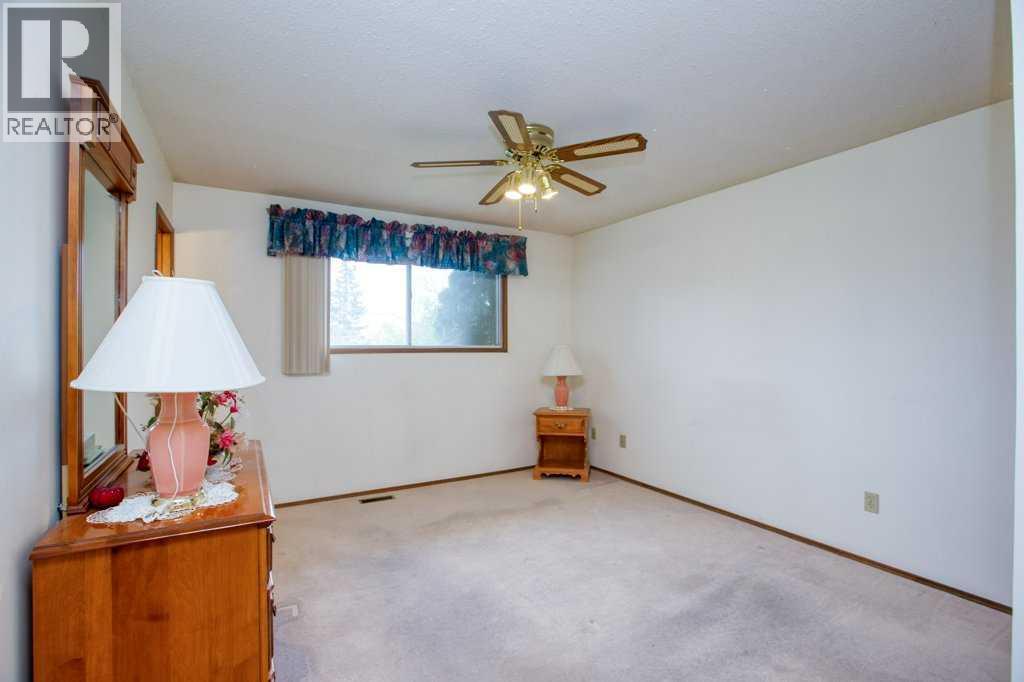 Single Family House Bi-level for Sale in  Silverthorn Way NW Silver Springs Calgary 