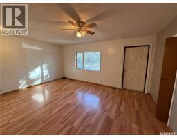 Family room - 211 Little Flower Avenue, Rosetown, SK S0L2V0 Photo 6
