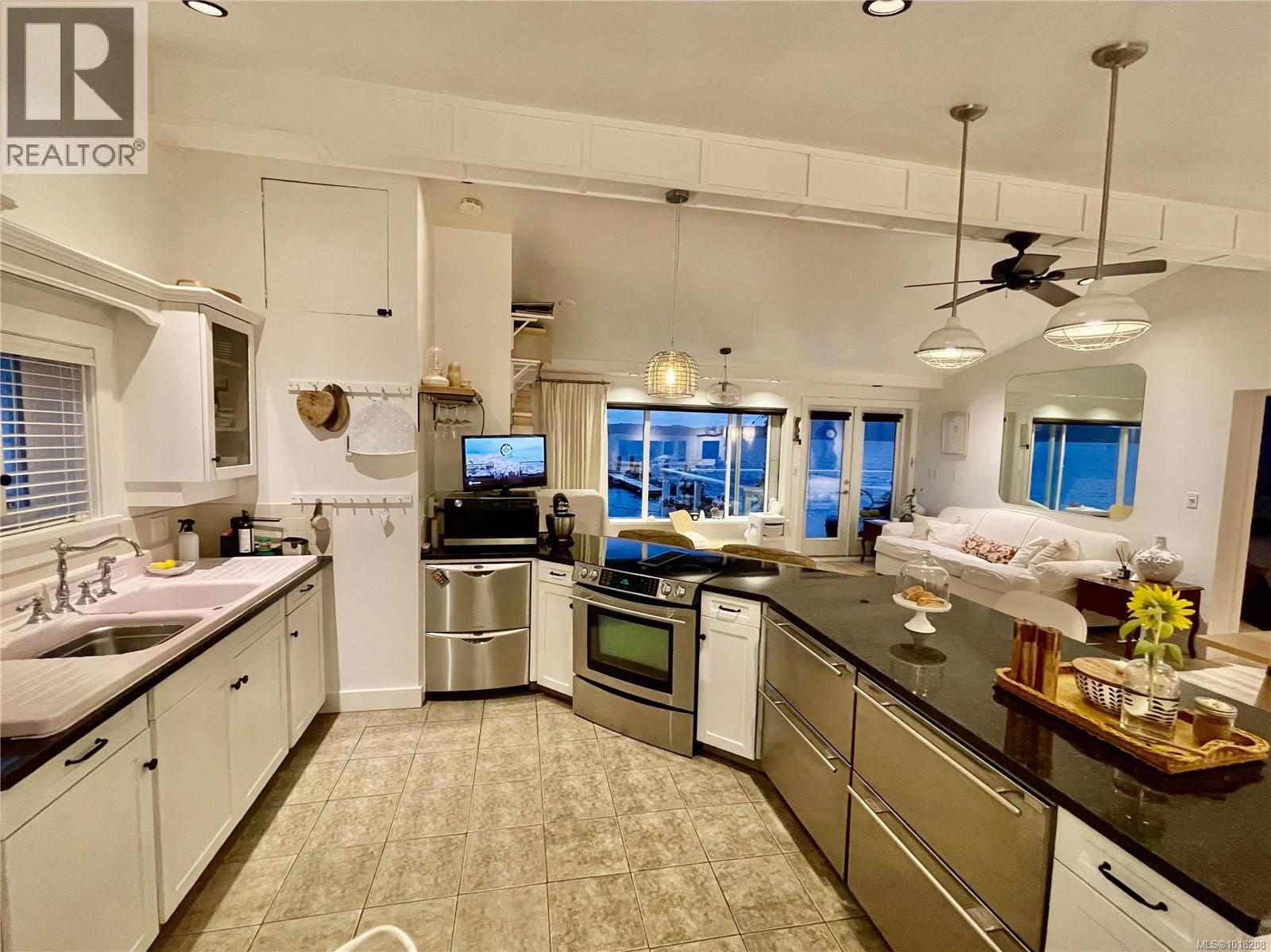12 1723 Sandy Beach Road, Mill Bay