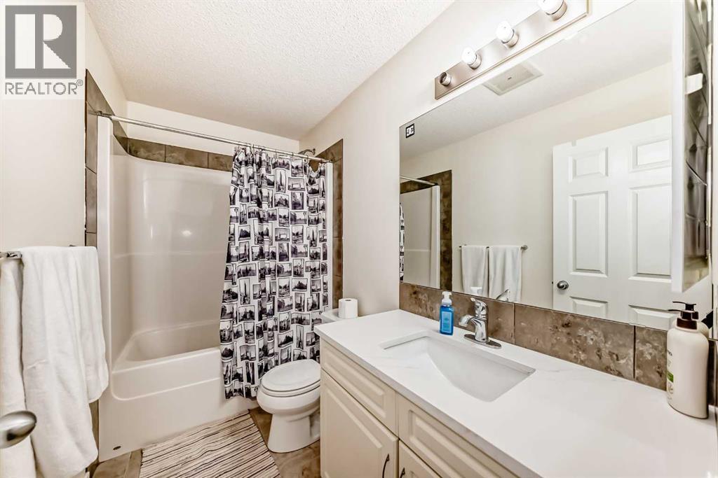 Single Family House for Sale in  New Brighton Drive SE New Brighton Calgary 