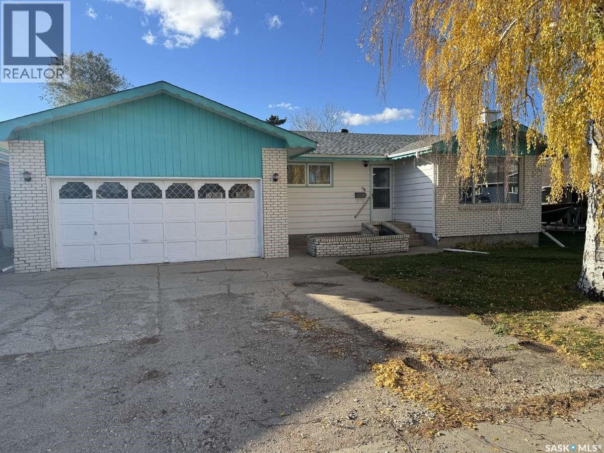 58 STEWART CRESCENT - 1